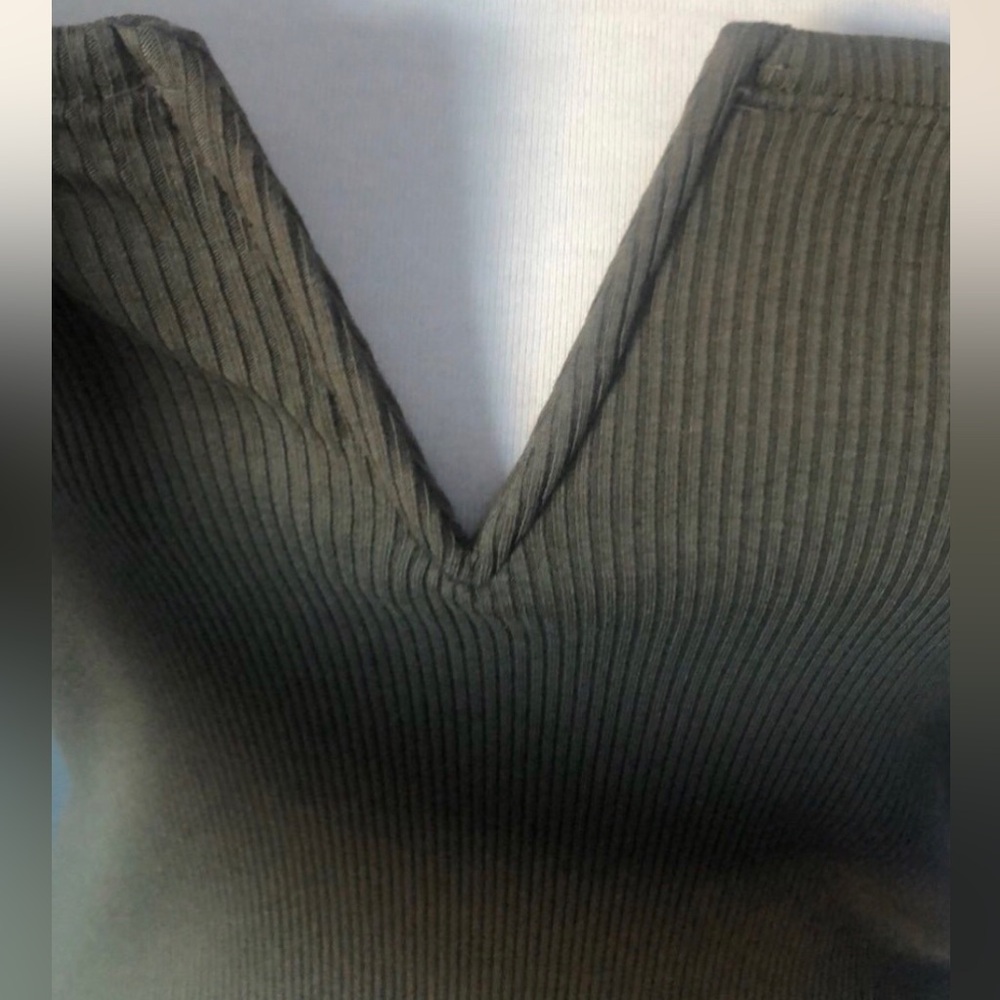 EXPRESS bodysuit, V-wire & ribbed, on or off shoulder, snap closure. NEW tags - Picture 4 of 13
